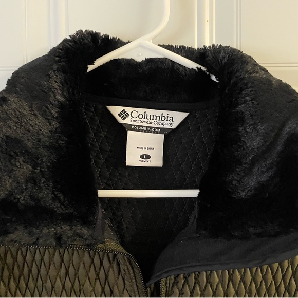 Large Columbia Quilted/Fleece Vest - Picture 5 of 5